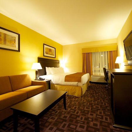 Days Inn & Suites By Wyndham Winnipeg Airport Manitoba Bagian luar foto