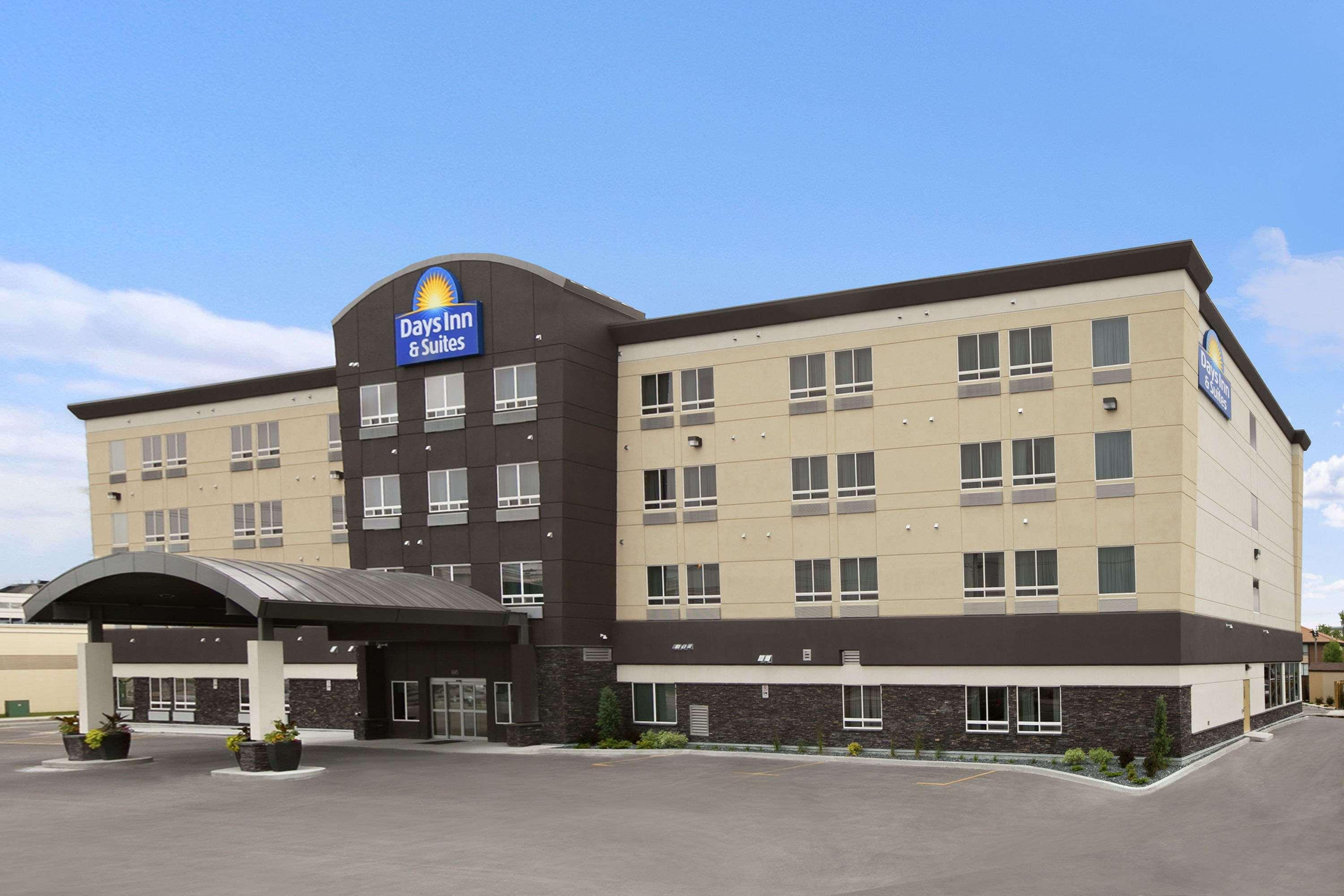 Days Inn & Suites By Wyndham Winnipeg Airport Manitoba Bagian luar foto