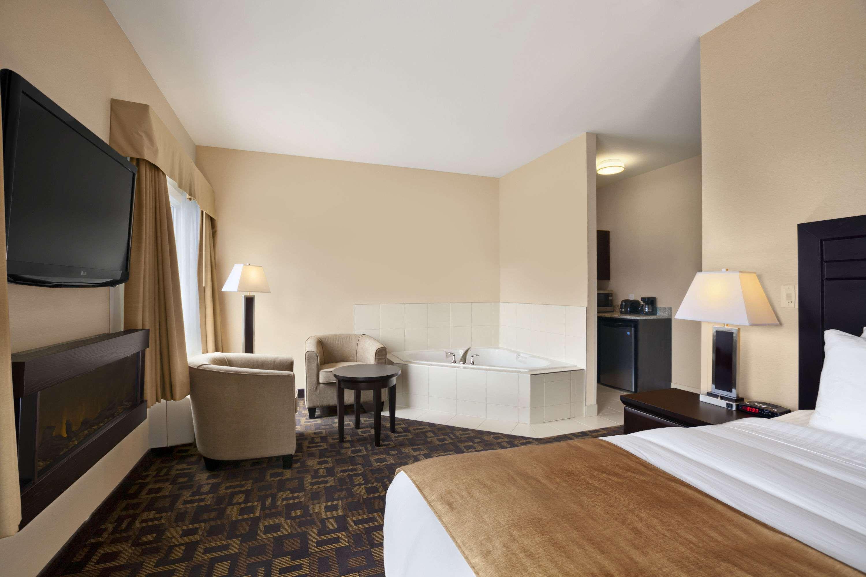 Days Inn & Suites By Wyndham Winnipeg Airport Manitoba Bagian luar foto