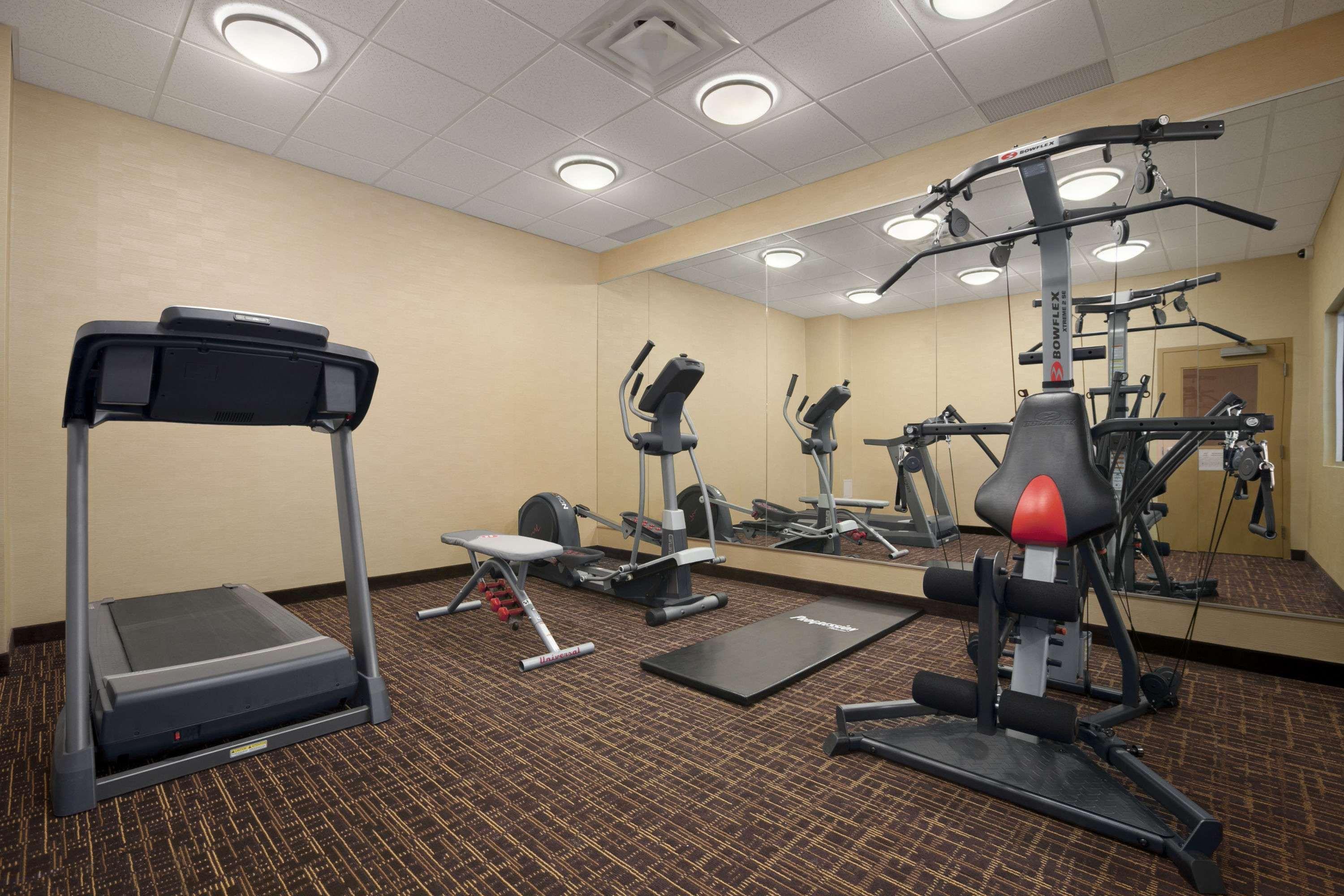 Days Inn & Suites By Wyndham Winnipeg Airport Manitoba Bagian luar foto