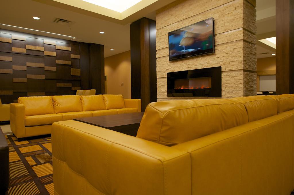 Days Inn & Suites By Wyndham Winnipeg Airport Manitoba Bagian luar foto
