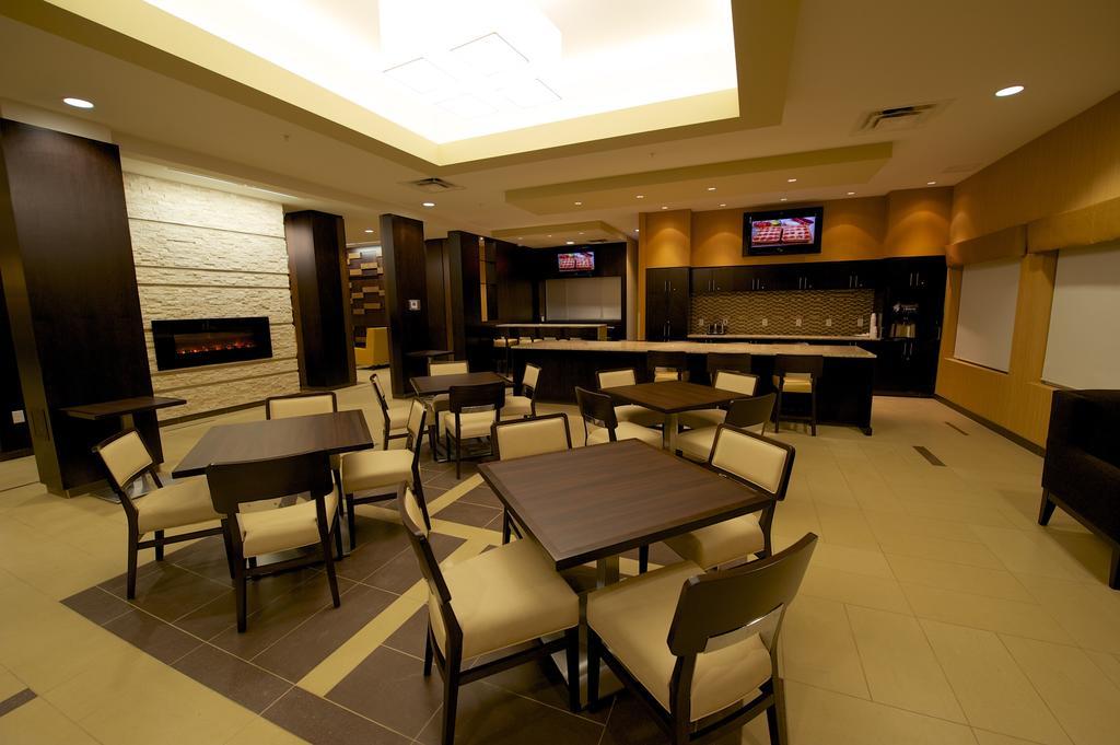 Days Inn & Suites By Wyndham Winnipeg Airport Manitoba Bagian luar foto