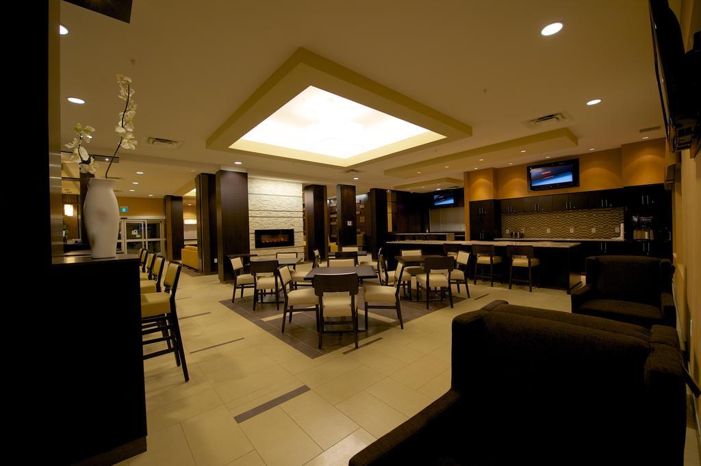 Days Inn & Suites By Wyndham Winnipeg Airport Manitoba Bagian luar foto