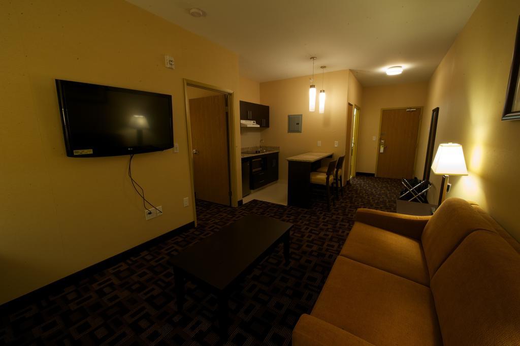 Days Inn & Suites By Wyndham Winnipeg Airport Manitoba Bagian luar foto