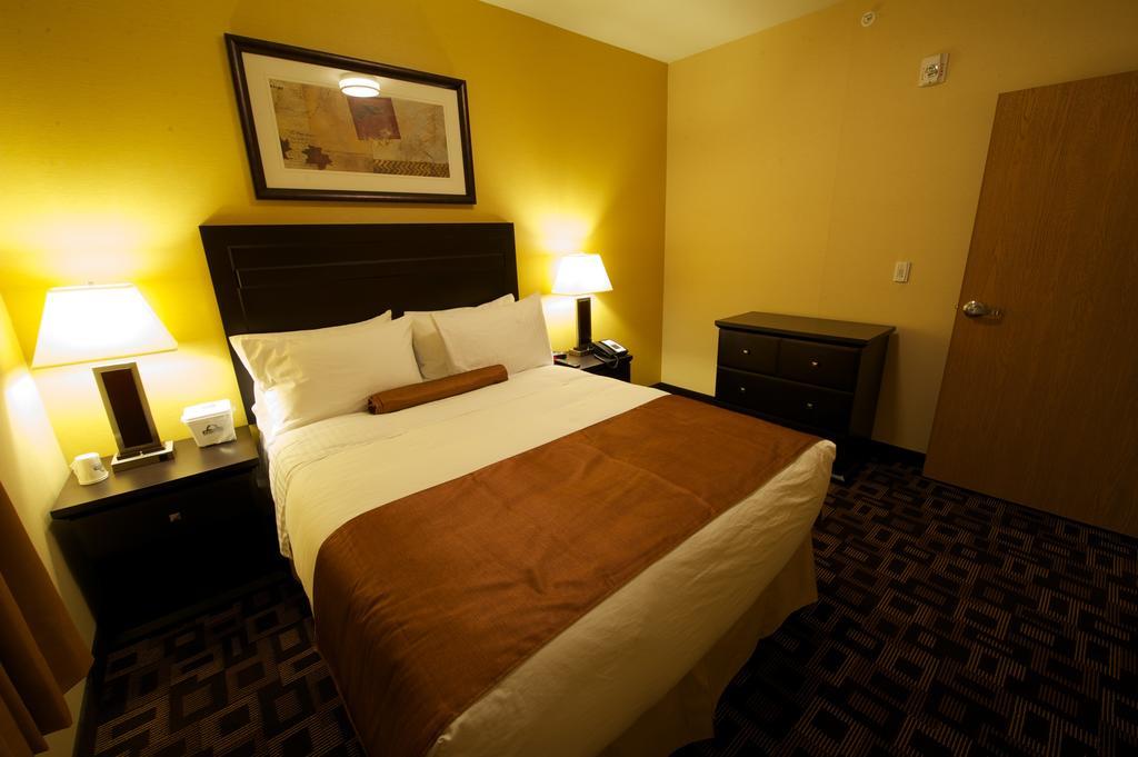 Days Inn & Suites By Wyndham Winnipeg Airport Manitoba Bagian luar foto