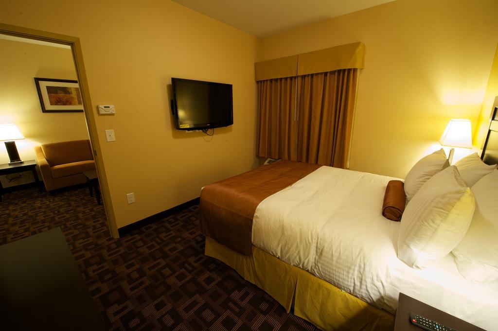 Days Inn & Suites By Wyndham Winnipeg Airport Manitoba Bagian luar foto