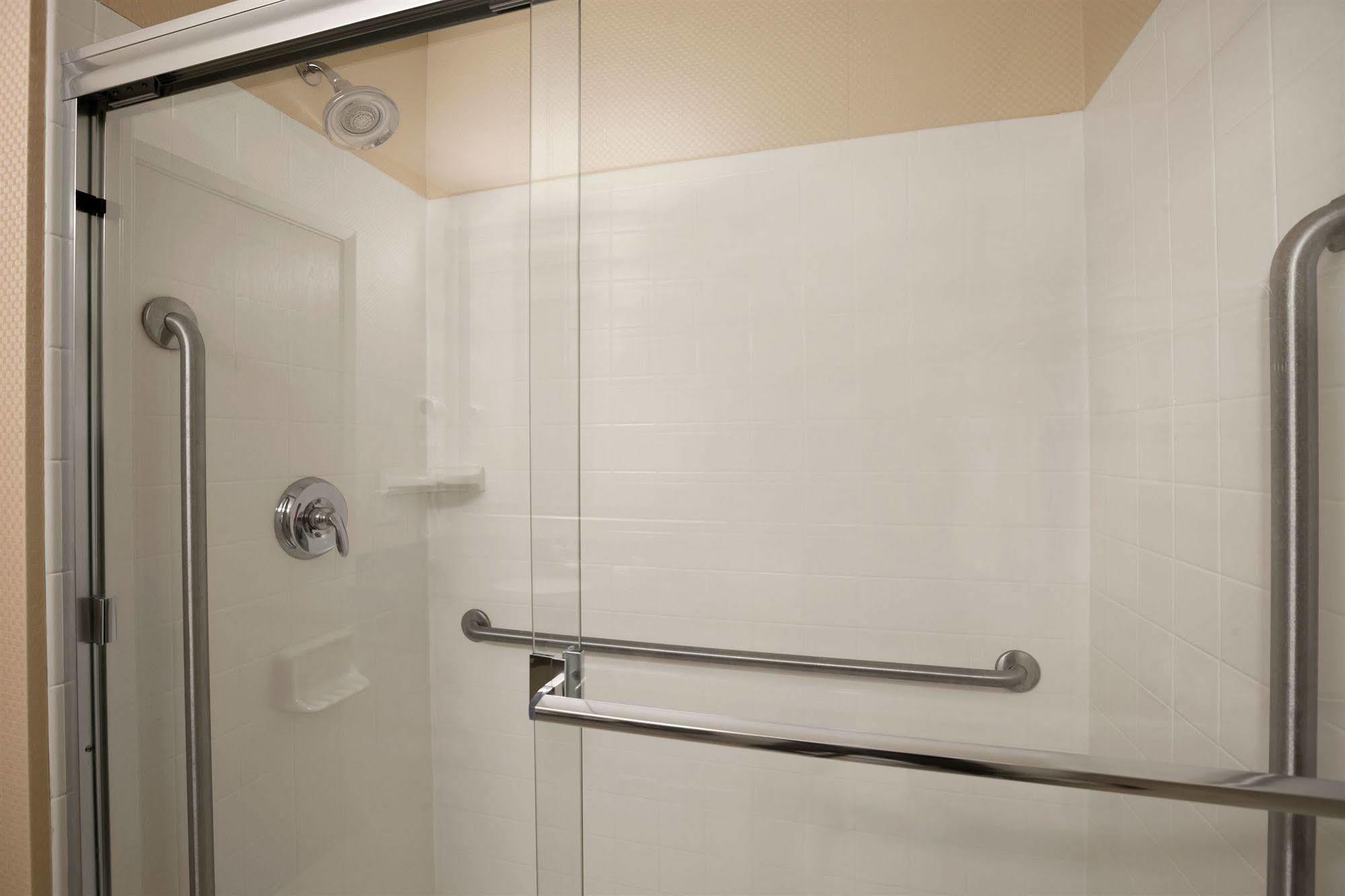 Days Inn & Suites By Wyndham Winnipeg Airport Manitoba Bagian luar foto